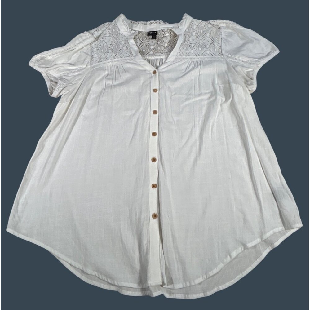 Torrid Women's White Short Sleeve Lace Yoke Button-Front Blouse Size 1 Stretch
